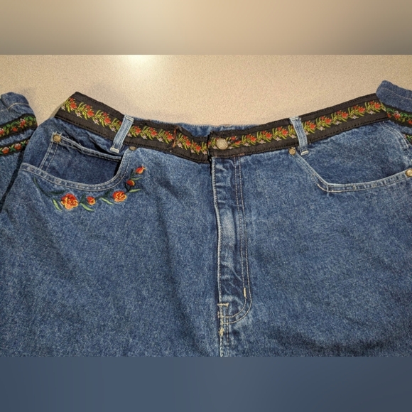 Vintage Bill Blass Women's Embroidered Blue Jeans with Floral Accents Size 18w - Picture 5 of 9